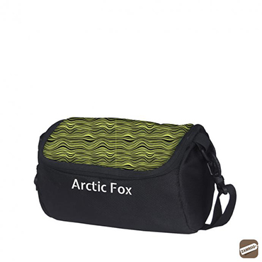 School lunch bag in green and black color scheme with convenient black handle.